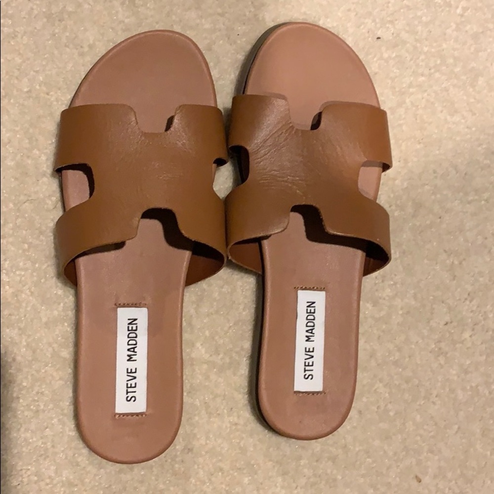 NWOT size 6.5 Steve Madden slide sandals.